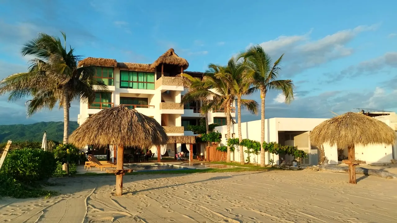Brand new 2 and 3 bedroom apartment on the beach / Puerto Escondido