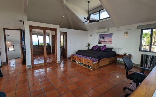 (SOLD) Amazing Oceanview villa with 3 bedrooms, meters from the beach