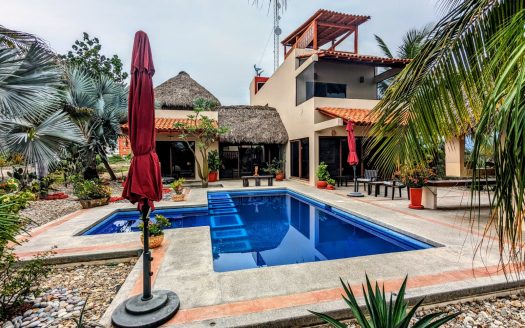 Muy Bonita casa a unos pasos de la playa