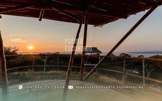 Refugio de Bambú con Vistas al Mar